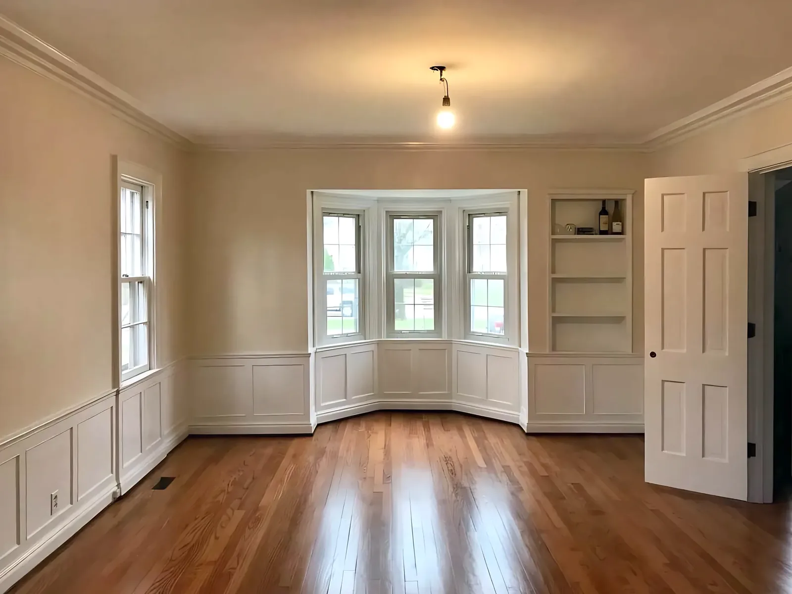 Dining room with bay window